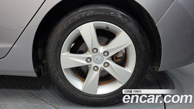 Hyundai AVANTE 2014 — photo 7