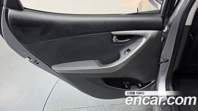 Hyundai AVANTE 2014 — photo 15