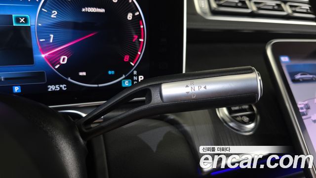 Mercedes-Benz S-Class 2022 — photo 9
