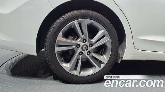 Hyundai AVANTE 2016 — photo 5