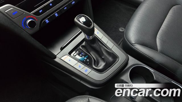 Hyundai AVANTE 2016 — photo 12