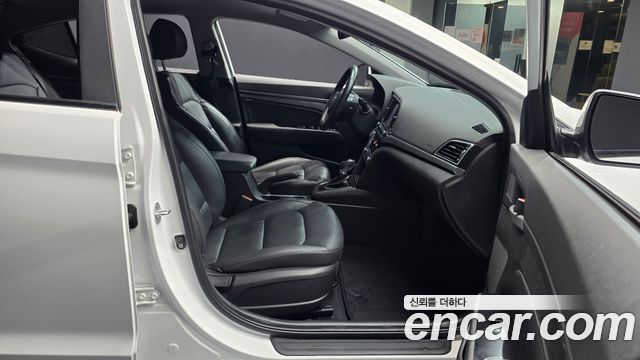 Hyundai AVANTE 2016 — photo 17
