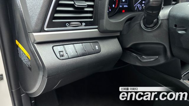 Hyundai AVANTE 2016 — photo 24