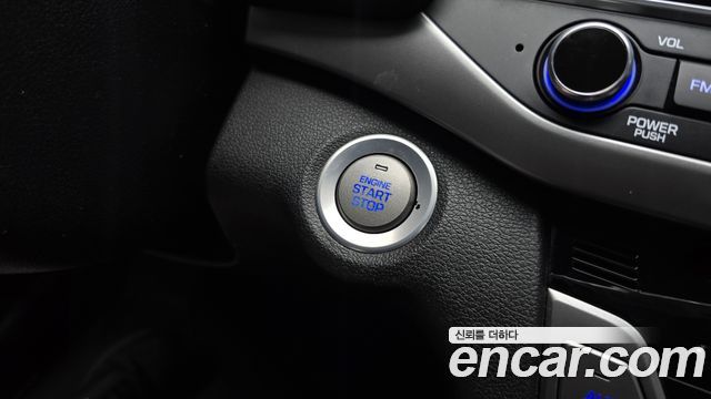 Hyundai AVANTE 2016 — photo 25
