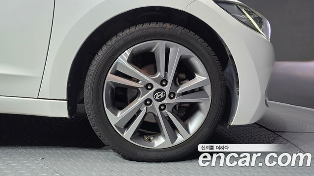Hyundai AVANTE 2016 — photo 7