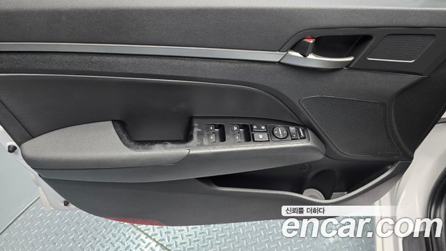 Hyundai AVANTE 2016 — photo 14