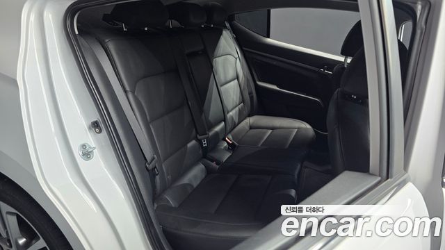 Hyundai AVANTE 2016 — photo 16
