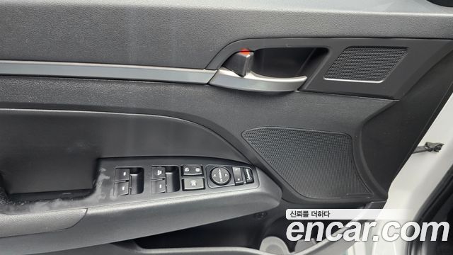 Hyundai AVANTE 2016 — photo 27