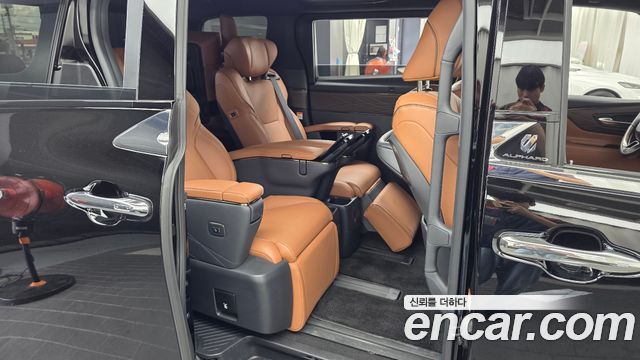 Toyota Alphard 2024 — photo 18
