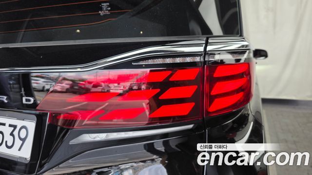 Toyota Alphard 2024 — photo 9