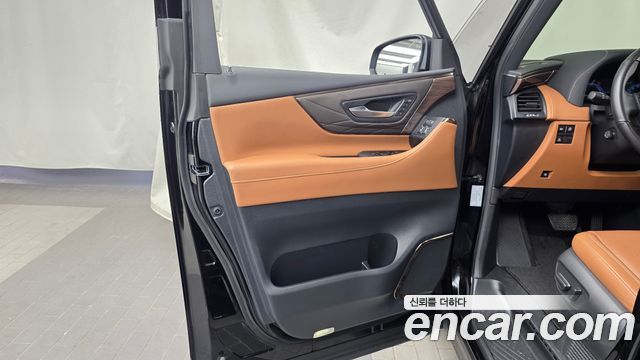 Toyota Alphard 2024 — photo 14