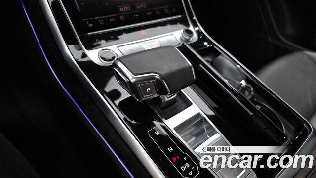 Audi Q8 2023 — photo 9