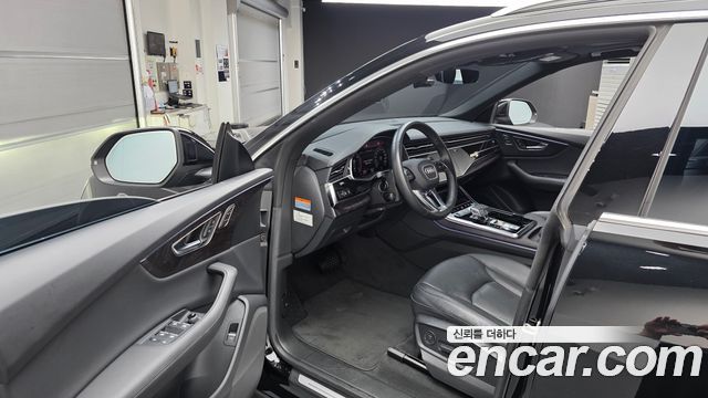 Audi Q8 2023 — photo 10