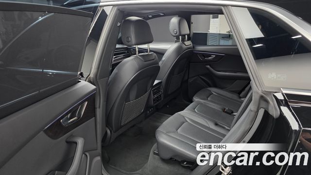 Audi Q8 2023 — photo 11