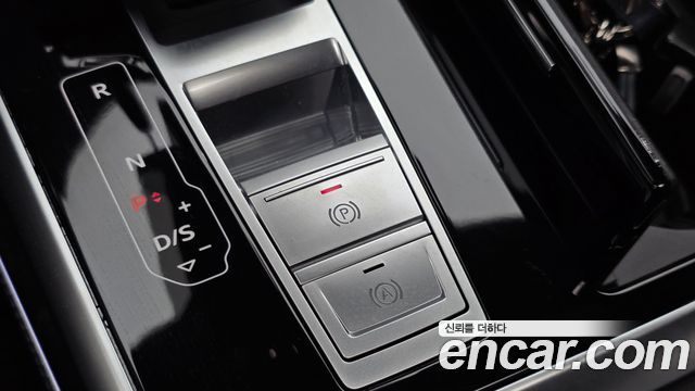 Audi Q8 2023 — photo 12