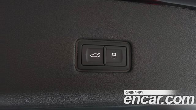 Audi Q8 2023 — photo 20