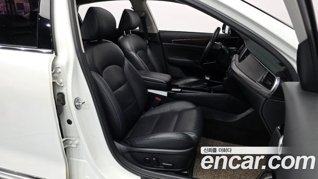 Kia K7 2016 — photo 11