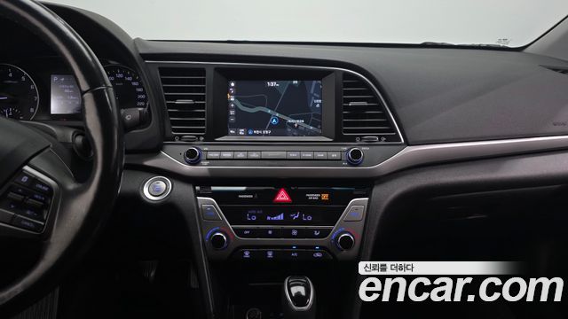 Hyundai AVANTE 2016 — photo 14