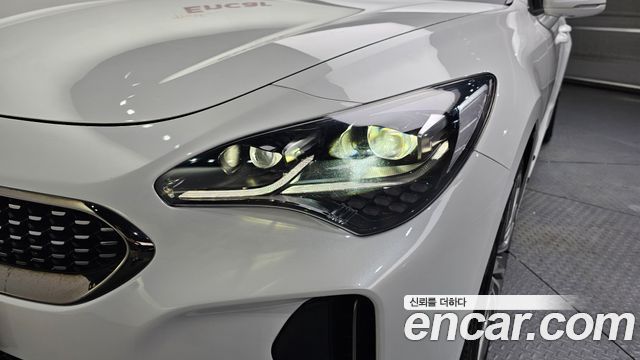 Kia Stinger 2018 — photo 8