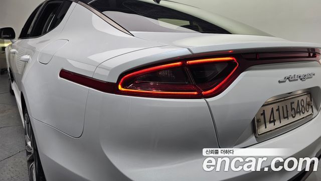 Kia Stinger 2018 — photo 9