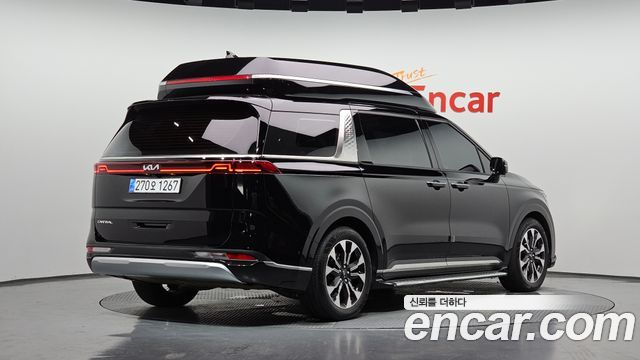 Kia Canival 2023 — photo 2
