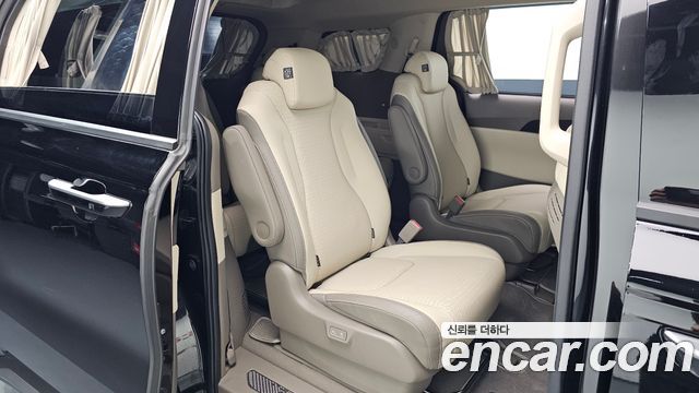 Kia Canival 2023 — photo 17