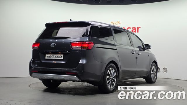 Kia Canival 2015 — photo 2