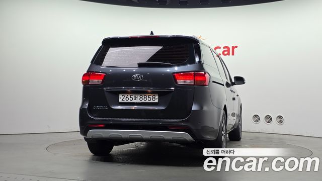 Kia Canival 2015 — photo 4