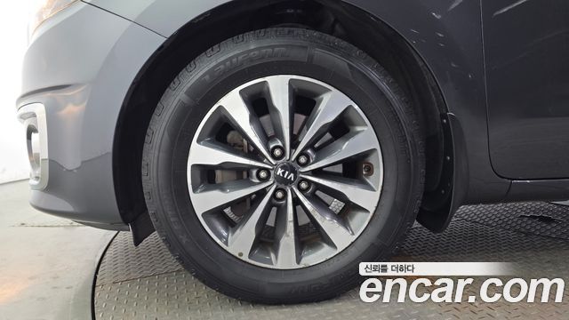Kia Canival 2015 — photo 5