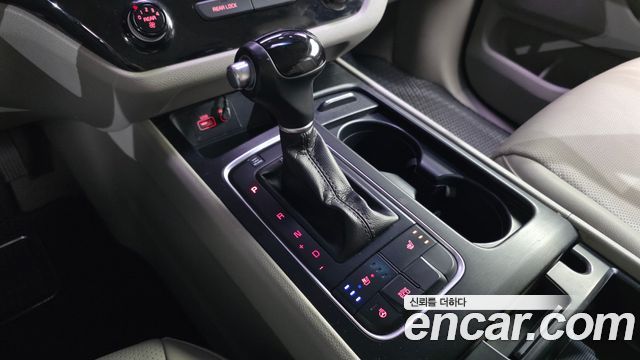 Kia Canival 2015 — photo 9