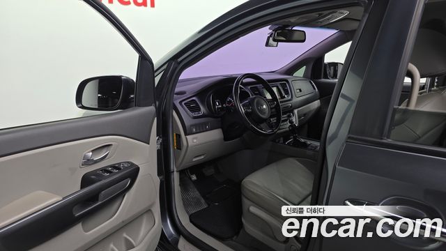 Kia Canival 2015 — photo 10