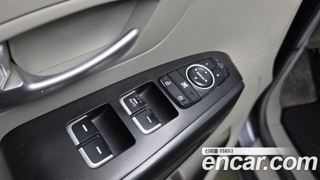 Kia Canival 2015 — photo 12