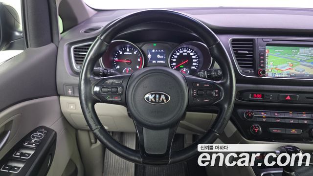 Kia Canival 2015 — photo 13