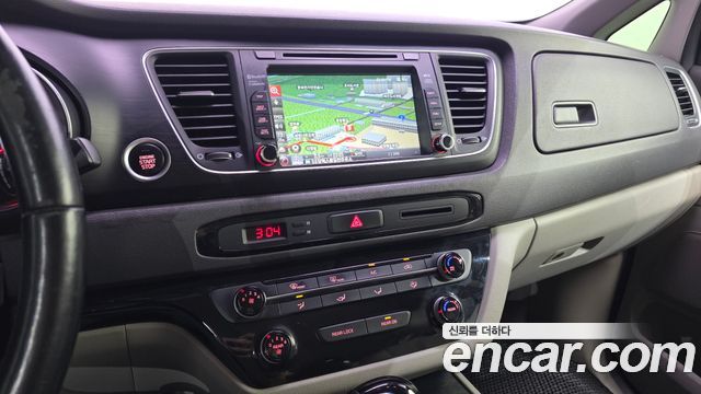 Kia Canival 2015 — photo 14