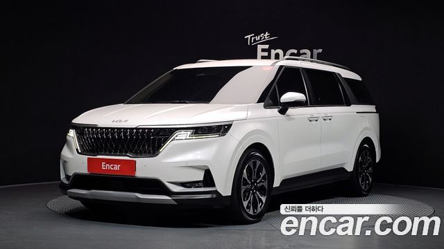Kia Canival 2023 — photo 1