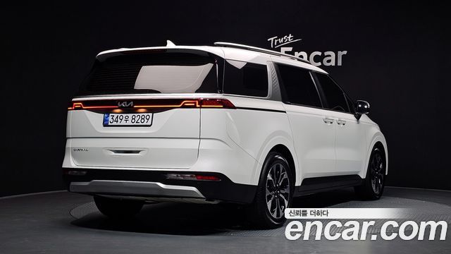 Kia Canival 2023 — photo 2