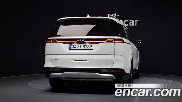 Kia Canival 2023 — photo 4