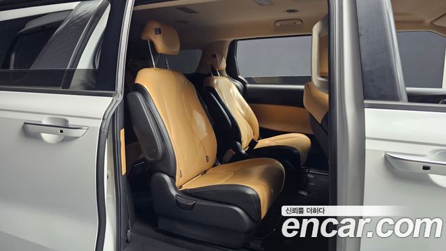 Kia Canival 2023 — photo 17