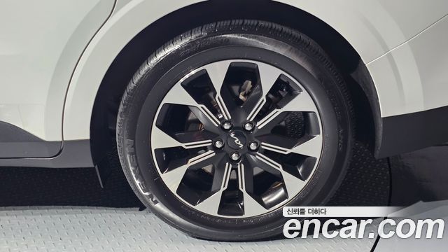 Kia Canival 2023 — photo 7