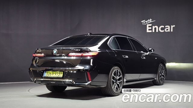 BMW 7-Series 2024 — photo 2