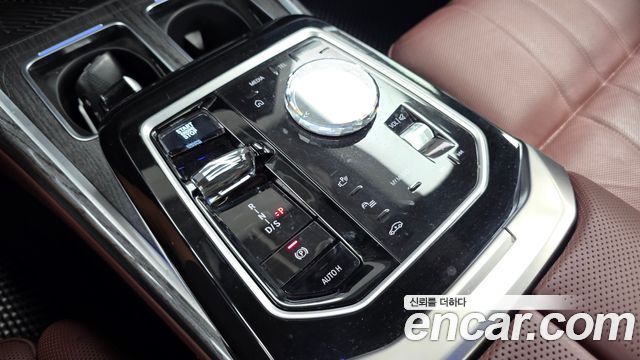 BMW 7-Series 2024 — photo 9