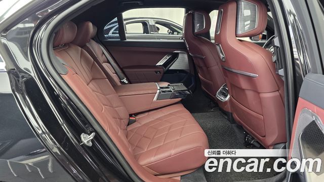 BMW 7-Series 2024 — photo 12