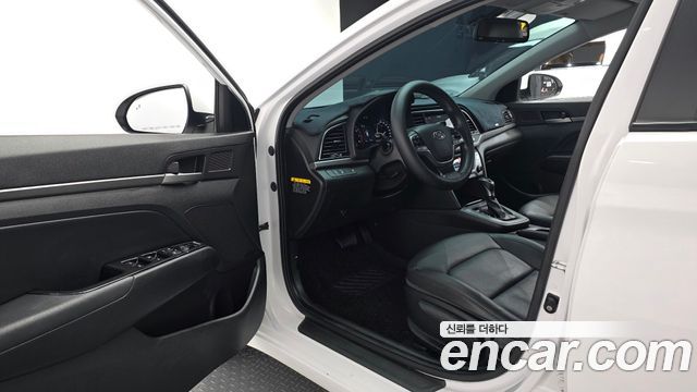 Hyundai AVANTE 2018 — photo 10