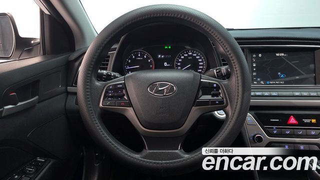 Hyundai AVANTE 2018 — photo 13