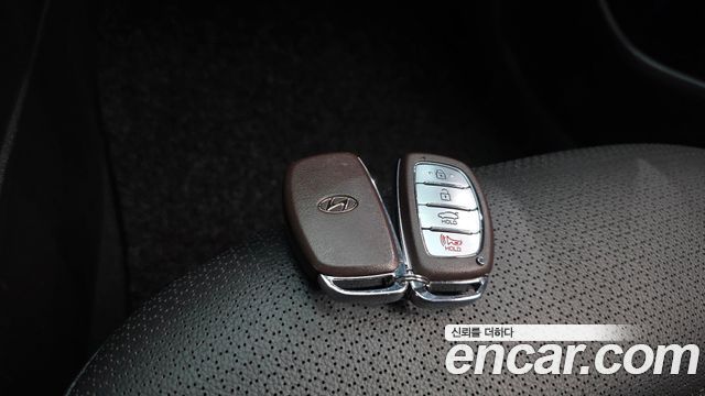 Hyundai AVANTE 2018 — photo 19