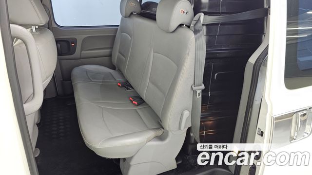 Hyundai Starex 2018 — photo 17