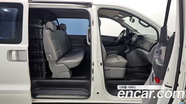 Hyundai Starex 2018 — photo 16