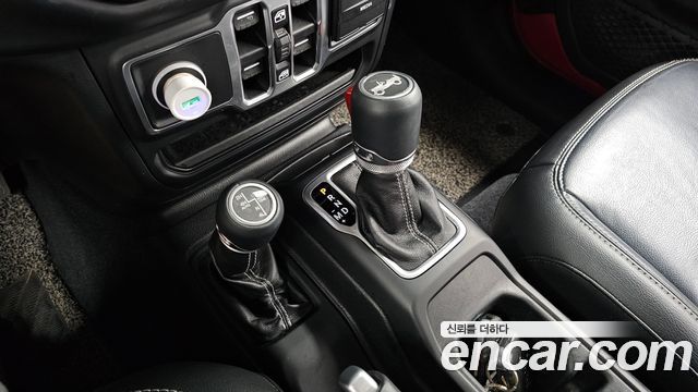 Jeep Wrangler 2018 — photo 12