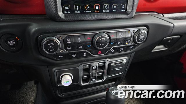 Jeep Wrangler 2018 — photo 24