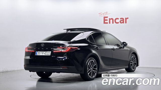 Toyota Camry 2025 — photo 2